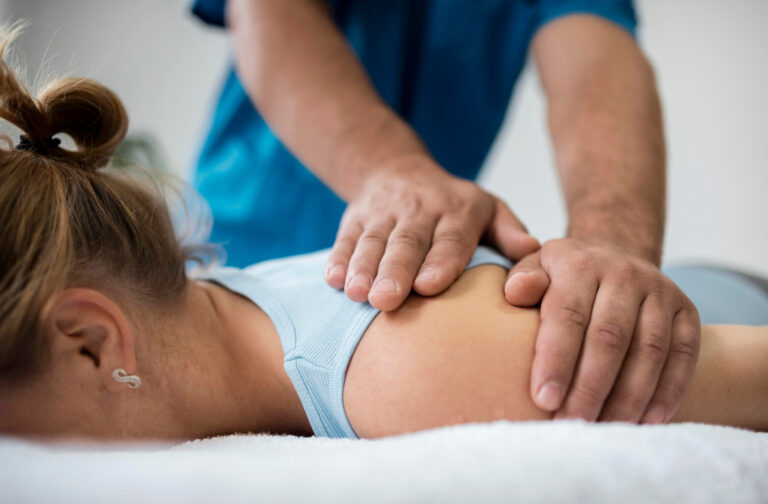 publication instagram minimaliste citation en beige et gris 1